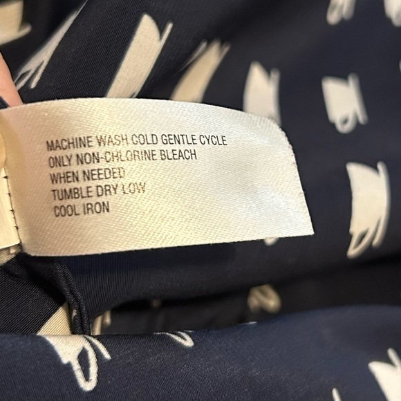 GAP Coffee Cup Print Shift Dress in Navy & White - Picture 6 of 9